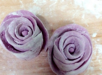 step7: 整理花瓣。使其更像玫瑰花