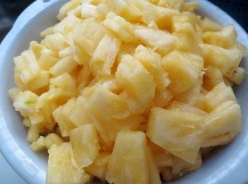 step1: 菠蘿去皮去芯，切成小丁