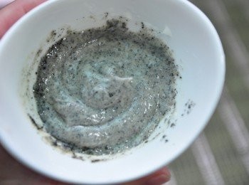 step1: 黑芝麻沙拉醬 香醇濃郁的黑芝麻與胡麻醬香沙拉，沾裹多汁的山藥好風味。