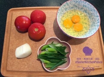 step1: 蕃茄沖洗後切細，大約一開8左右