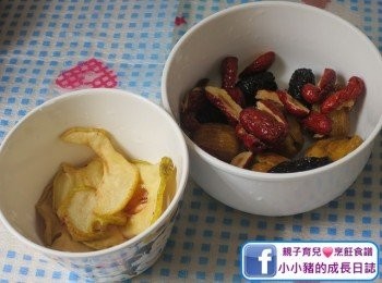 step1: 雪梨乾、蜜棗、紅棗及藍棗浸洗一陣，紅棗去核洗淨~ 
 
- 新鮮雪梨就算去清晒啲芯都一定係有少少酸，依個就係新鮮雪梨特性，所以就要加幾片雪梨乾就可以中和返那一陣微酸味(我試過幾次又真係WORK呀)！