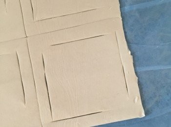 step3: 在每個正方形如圖界出裂縫。