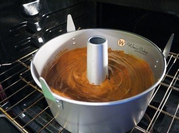 step12: 180度C/350度F的烤箱中层烘烤1小时。