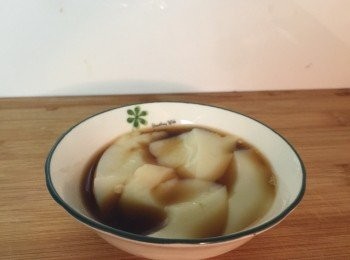 step2: 黑糖加入熱水攪拌均勻放入冰箱冷藏備用♥️
想吃時將兩者攪拌即可享用