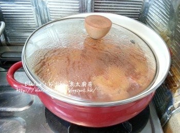 step6: 用中火煮滾後蓋上蓋轉慢火煮1小時