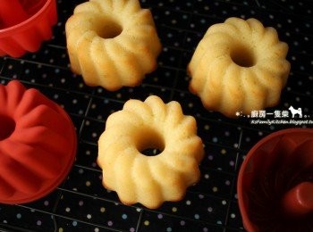 step6: 取出，置於鐵網上放涼。