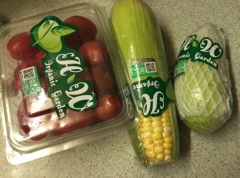 step2: 準備有機翠玉瓜, 粟米和車里茄