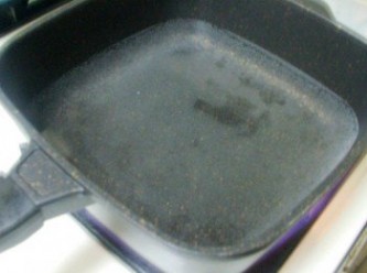 step3: 3.準備一湯鍋ˊ加入酌量的水ˊ煮滾並加入酌量的鹽