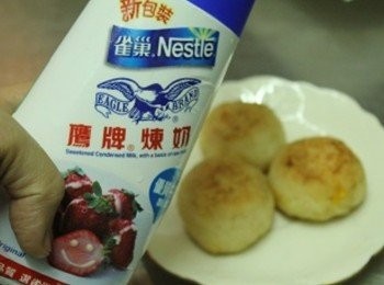 step13: 鷹牌煉奶由100%優質牛奶製造, 健康又美味. 風味香濃, 且含有豐富的蛋白質與鈣質喔!!