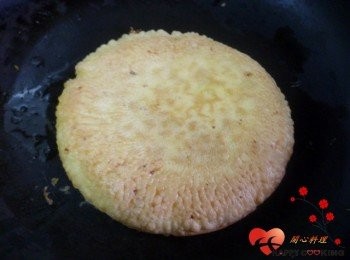 step5: 繼續蓋著烘至熟,或至8分熟倒扣在大鍋中煎熟