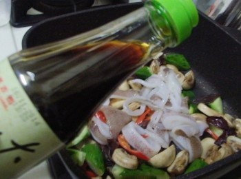 step6: 最後加入所有<span class="group_2">調味</span>快炒1分鐘即可