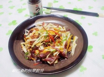 step6: 今天用的"龜甲萬料亭和露"是昆布香菇口味ˊ 北海道昆布萃取高級北海道真昆布與香菇<span class="group_2">調味</span>， 呈現細緻的和風鮮美滋味，擁有日本料理中最頂級的旨味。 入口溫順醇厚，口感清爽鮮甜。 素食朋友也可用於平日料理做搭配哦。