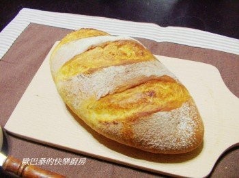 step7: 這和正統法國麵包有些差距ˊ 但~是我家偏好的口感ˊ我們自己非常喜歡ˊ 做起來也方便快速許多。 *配方中液體材料ˊ依氣候決定溫度ˊ 天熱就用冰的ˊ天冷時可用微溫ˊ以達最理想效果。