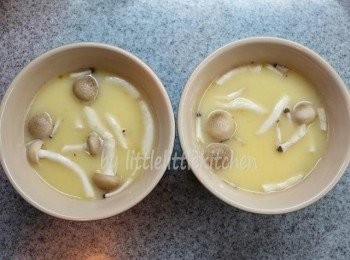 step3: 加入已調味的蛋汁 ( 過篩 )，蓋錫紙隔水蒸熟約 10 分鐘