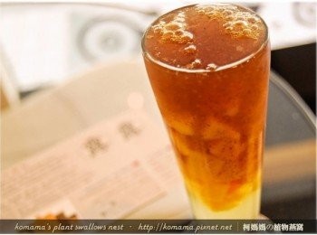 step4: 最後迅速將黑木耳養生露倒滿至杯口後，即可直接享用！