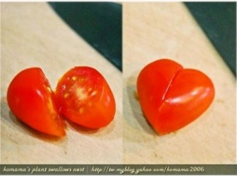 step2: 先將小番茄直接斜切成半，反轉其中一半後，即成心型。