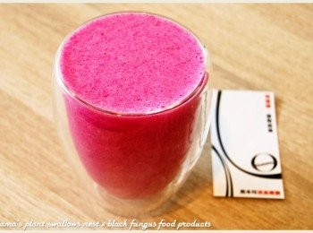 step4: 最後用果汁機將所有<span class="group_1">食材</span>打碎後，充分攪拌均勻即可。