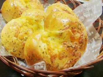 step6: 有著媽媽味道的愛心麵包就完成囉~~