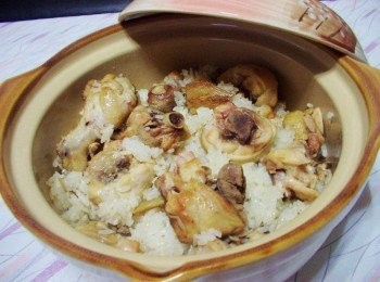 step10: 將完成的麻油糯米雞飯用飯匙攪拌均勻 就能美味上桌了