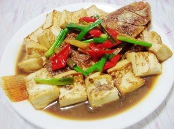 step7: 傳統板豆腐較適合拿來做這道料理， 魚種類不限，只要自己喜歡都能運用。 好吃又下飯，有機會一定要試試看喔~