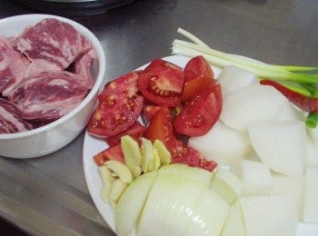 step1: 先準備好所需<span class="group_1">材料</span>ˊ並洗淨處理成適當大小備用