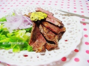 step11: 表層焦香ˊ內部鮮美多汁ˊ搭配上蔬菜和香草奶油ˊ 讓人每一口都超滿足ˊ推薦大家自己動手試試。