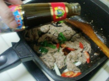 step4: 接著加入所有<span class="group_3">調味</span>將所有食材快速拌勻ˊ熄火