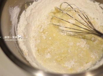 step7: 以攪拌器輕輕拌至無粉粒狀。
