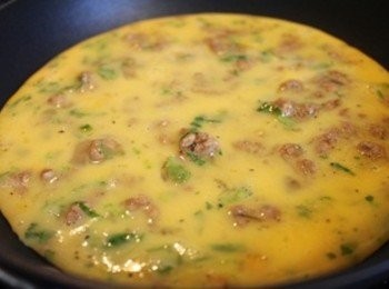 step4: 再淋上剩餘的<span class="group_2">蛋液</span>,