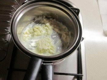 step5: 白巧克力隔水加熱熔化備用