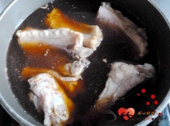 step2: 放入小鍋中,加入淹到排骨的水量