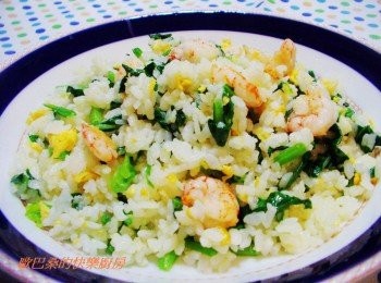 step8: 步驟8清爽美味的菠菜蝦仁蛋炒飯就完成囉~~