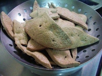step3: 然後撈起沖涼ˊ瀝除水份備用