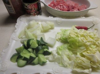 step1: 備齊材料,豬肉和所有蔬菜都切成一口大小
