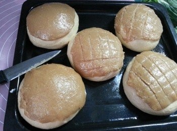 step11: 脆皮料用小刀畫上格仔紋