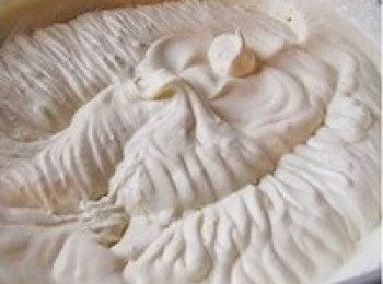 step18: 當攪打至出現清晰、硬挺的紋路時，就完全打發好了