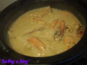 step12: 煮溶啲芝士，等個汁收杰身少少，咁就可以食得啦~