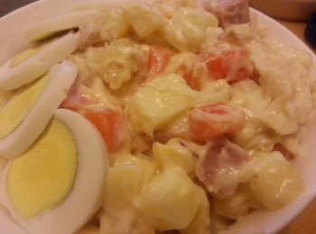 step12: 舖上切片雞蛋,將完成之沙律放入雪櫃雪凍即可