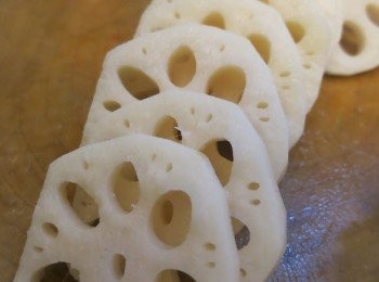 step6: － 蓮藕去皮切片