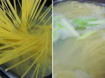 step2: 準備一深湯鍋加入適量水和一茶匙鹽煮沸ˊ 然後擺入義大利麵ˊ依包裝標示ˊ煮8~10分鐘(時間依喜好口感自己增減) 完成前加入預搭配的蔬菜ˊ順便汆燙