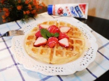 step9: 如果沒有鬆餅機ˊ運用平底鍋來煎烤也是可以的ˊ 吃得開心最重要ˊ美味鬆餅餐自己做一點都不困難ˊ <span class="group_1">材料</span>簡單ˊ製作快速輕鬆ˊ趕緊試試哦~^^