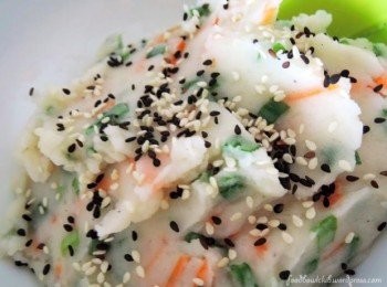 step3: 将全部材料混合均匀（黑白芝麻是自选）。然后放入冰箱里冷藏至少1-2小时。