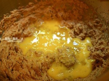 step5: 加入蛋汁打勻。