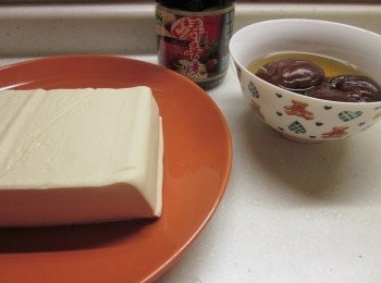 step1: 備齊材料,香菇泡水備用