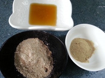 step5: 再預備好調味料,將調味料拌勻