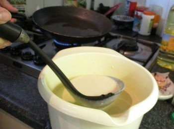 step4: 做法2加上牛奶一起拌攪，一定要攪拌均勻至黏稠狀。