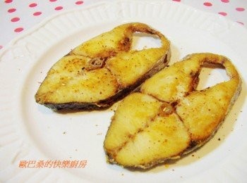 step5: 吐魠魚可準備些檸檬椒鹽ˊ胡椒粉ˊ或任何喜歡的<span class="group_2">沾料</span> 魚卵可搭配美乃茲ˊ甚至哇沙咪ˊ風味都很棒