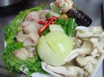 step2: 步驟2接著將其他<span class="group_1">材料</span>切成適當大小