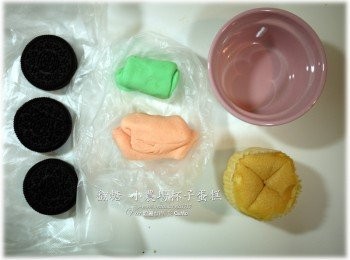 step7: 彩色<span class="group_1">翻糖</span>做好，接著就可以來塑出自己要的型狀