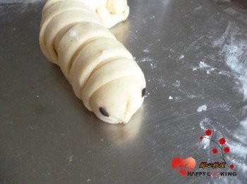 step9: 用黑色的芝麻,紫米或黑豆當眼睛